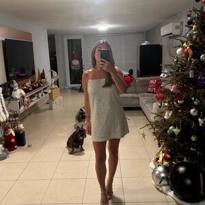 Elegant White Strapless Dress